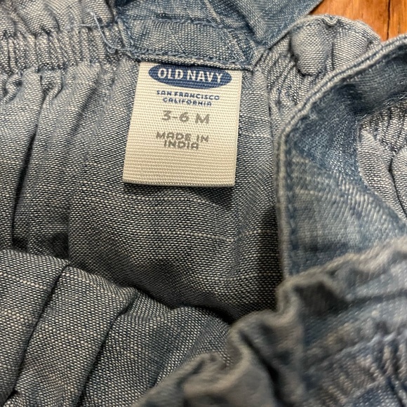 NWT Old Navy Baby Chambray Ruffle Tank with Floral Bloomers 2 Piece Set, 3-6M - Picture 6 of 6